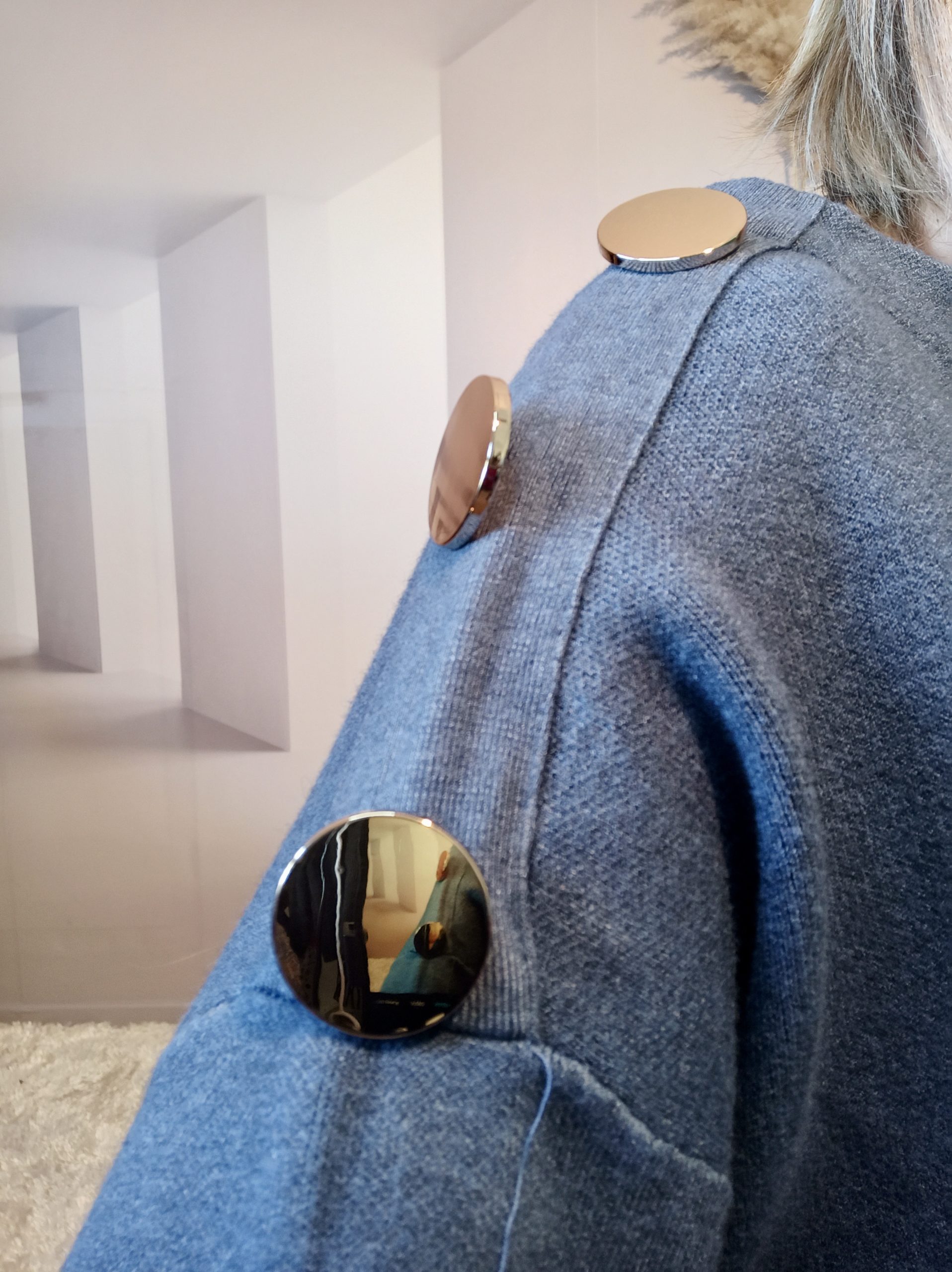 Pull Bouton Bleu Jean – Image 5