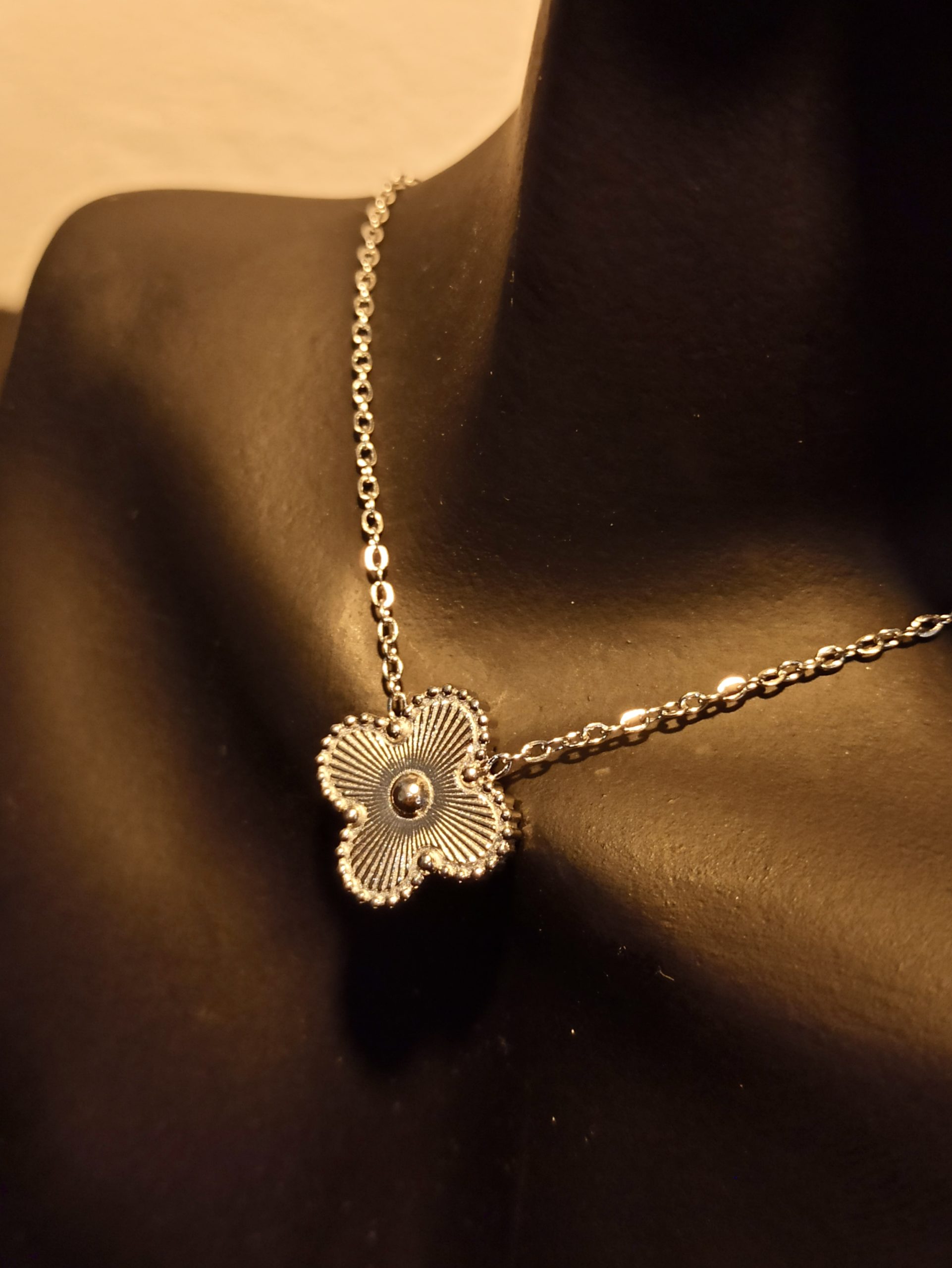 Collier Trèfle Acier – Image 4