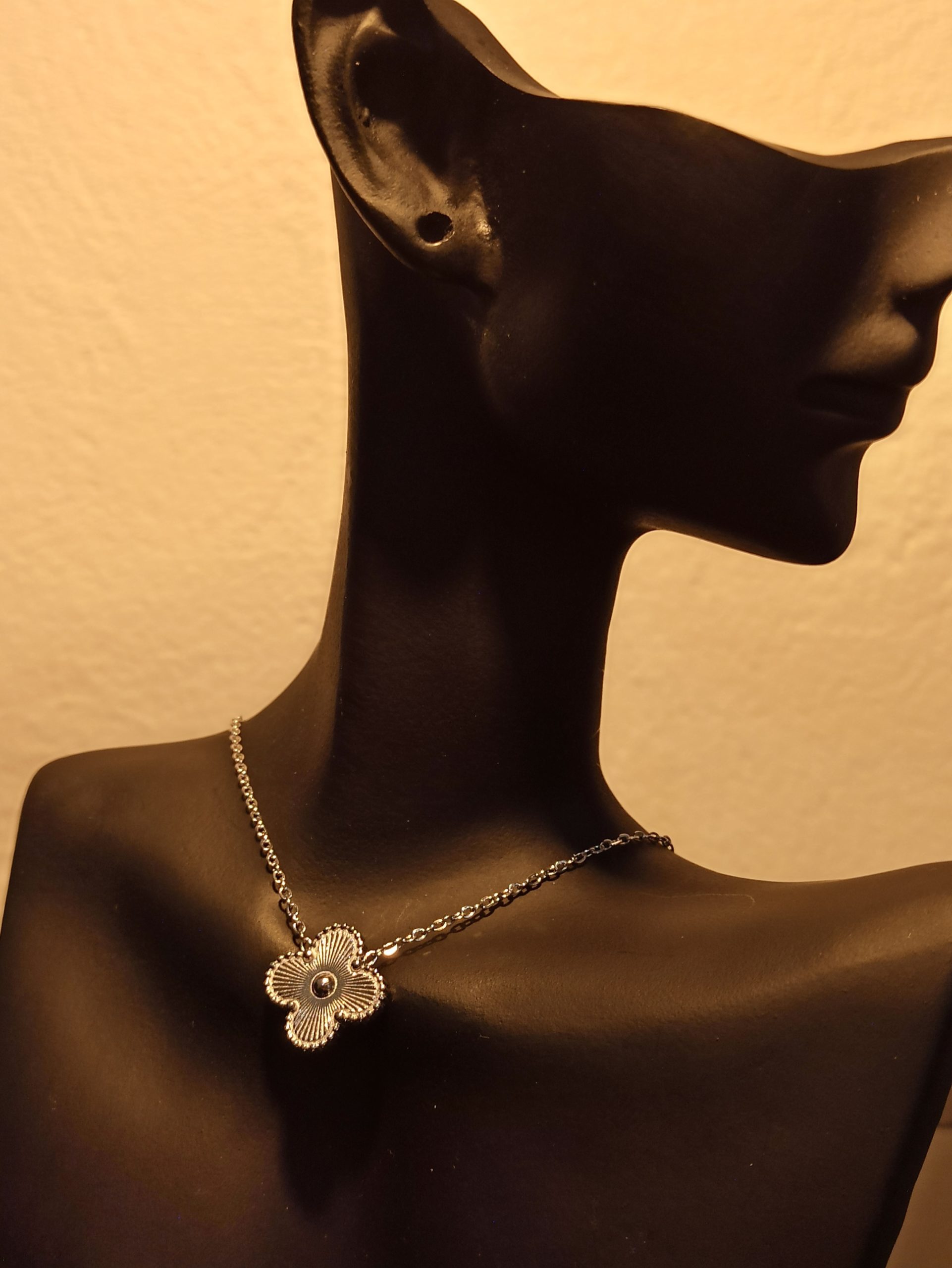 Collier Trèfle Acier