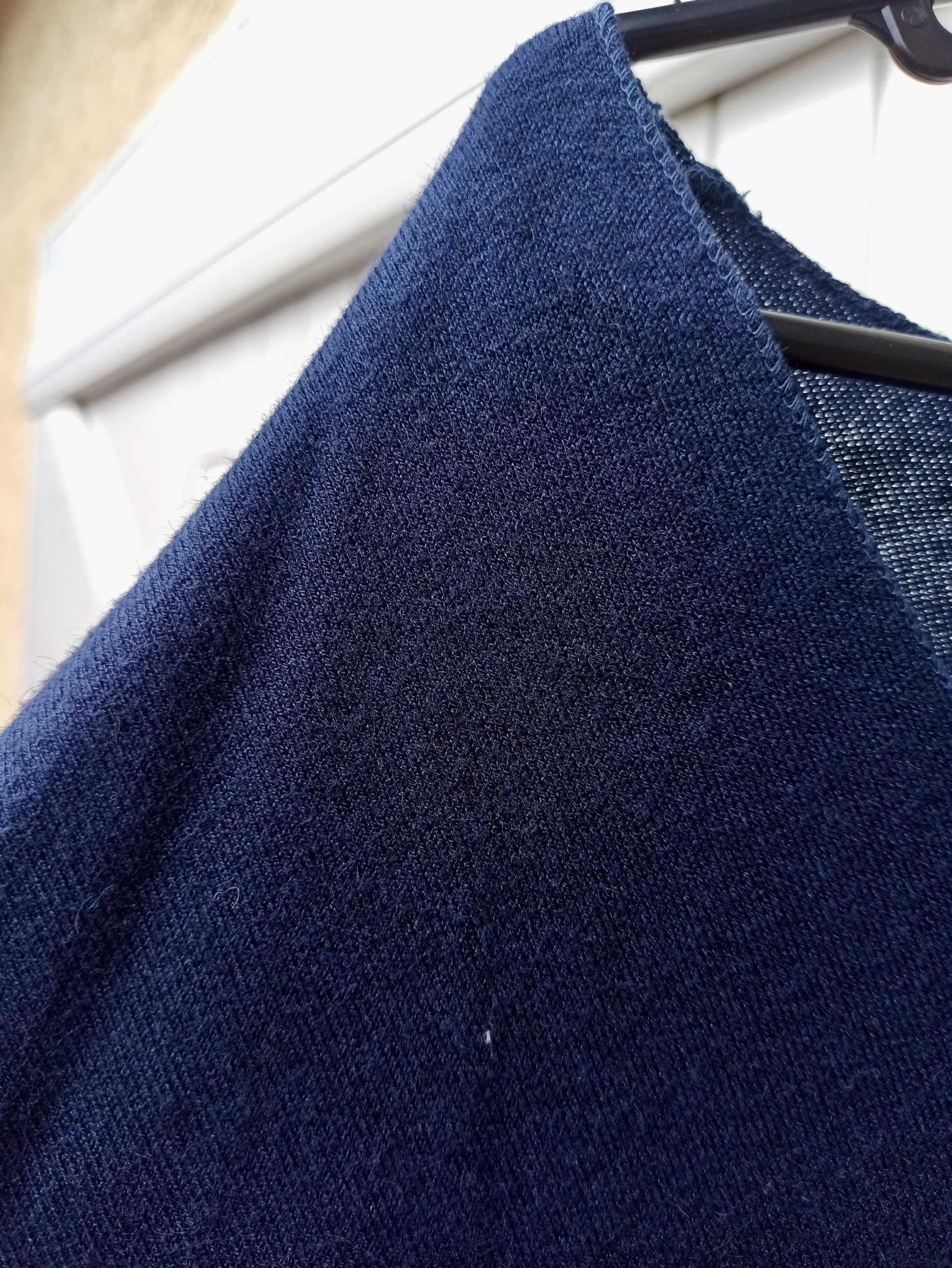 Pull Léger Oeil Bleu Marine – Image 3